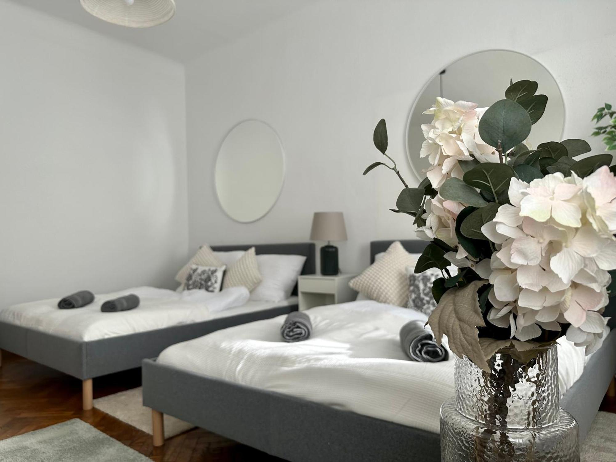 Spacious Apartment, 3 Min To U1 Reumannplatz Vienna Exterior photo