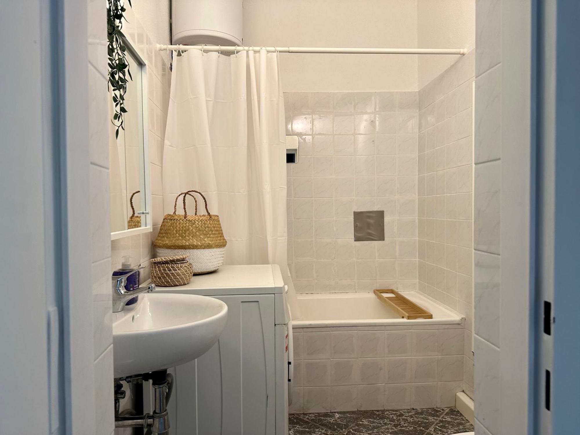Spacious Apartment, 3 Min To U1 Reumannplatz Vienna Exterior photo