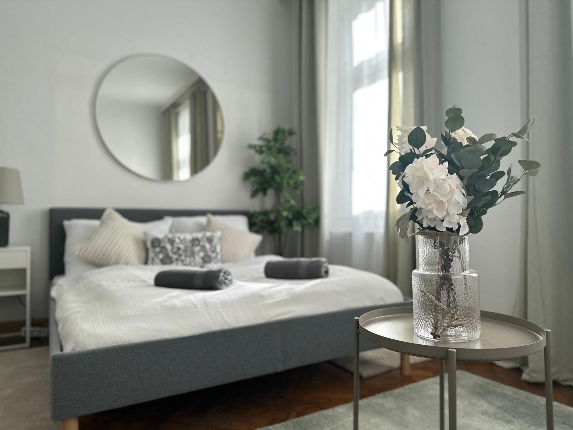 Spacious Apartment, 3 Min To U1 Reumannplatz Vienna Exterior photo