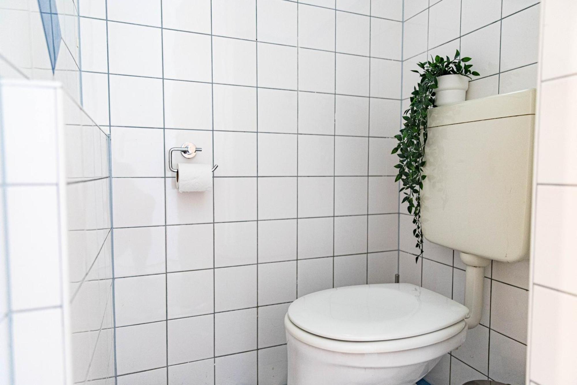 Spacious Apartment, 3 Min To U1 Reumannplatz Vienna Exterior photo